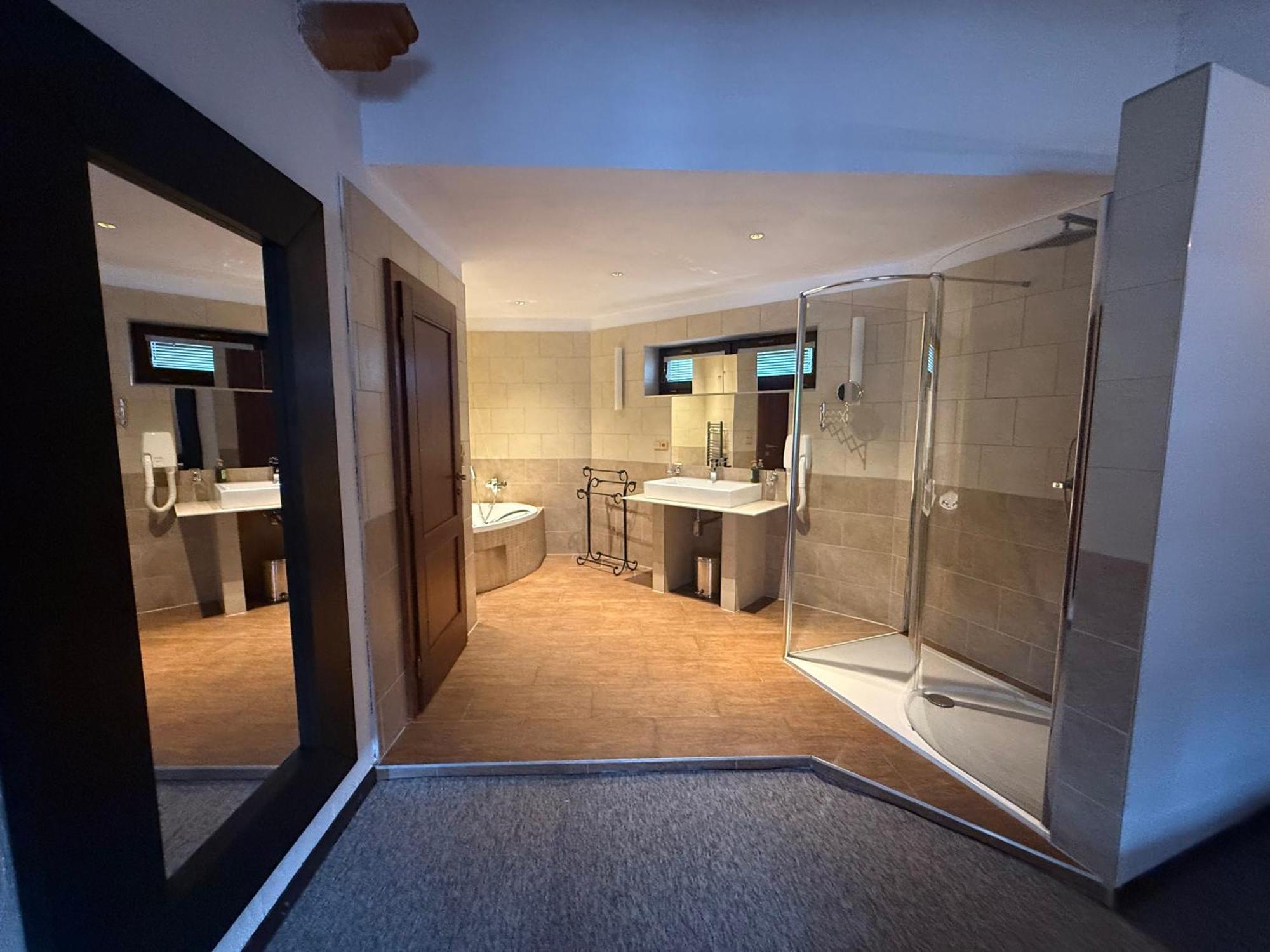 Hotel Plzensky Dvur Frýdek-Místek Kültér fotó