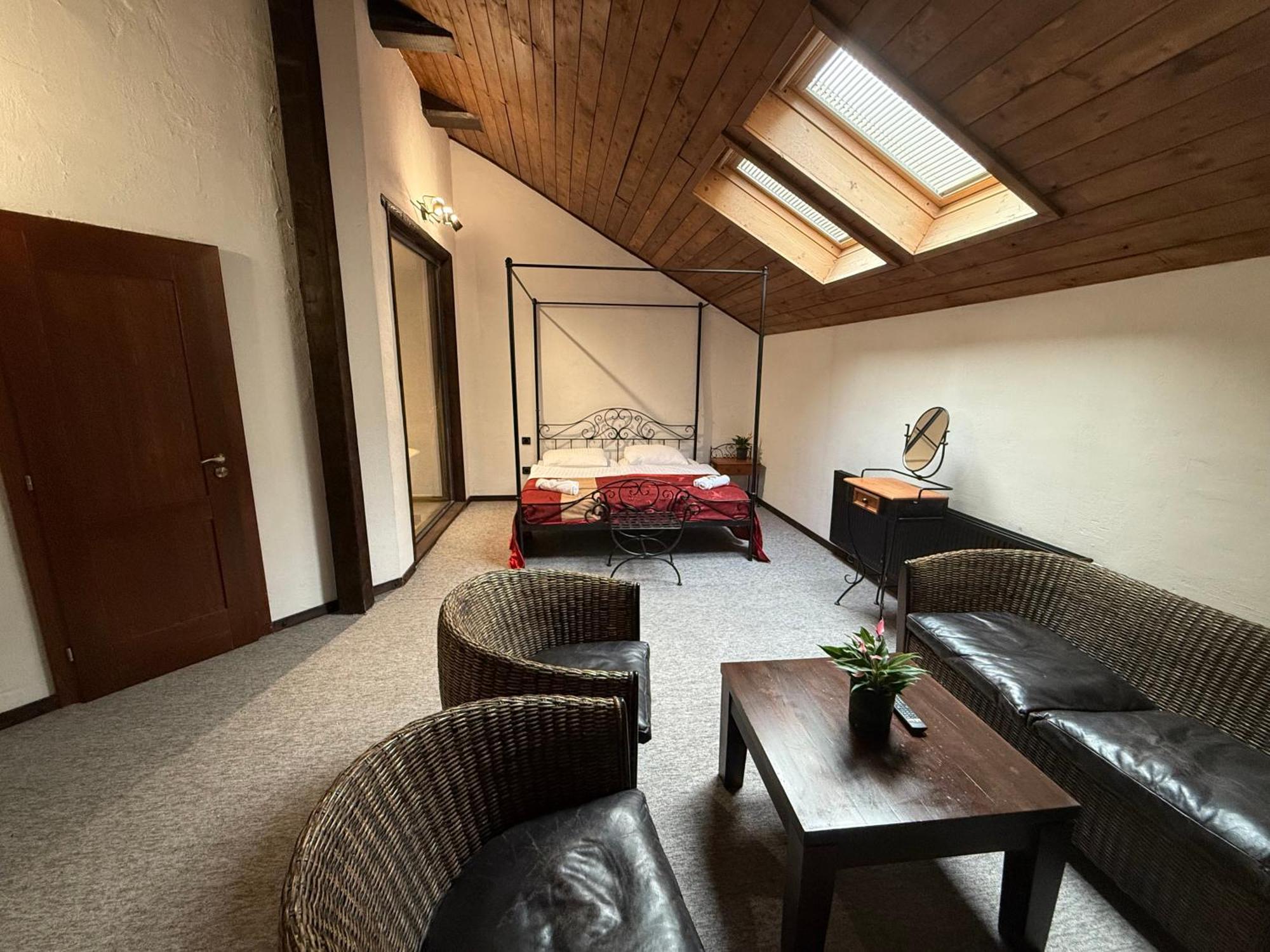 Hotel Plzensky Dvur Frýdek-Místek Kültér fotó