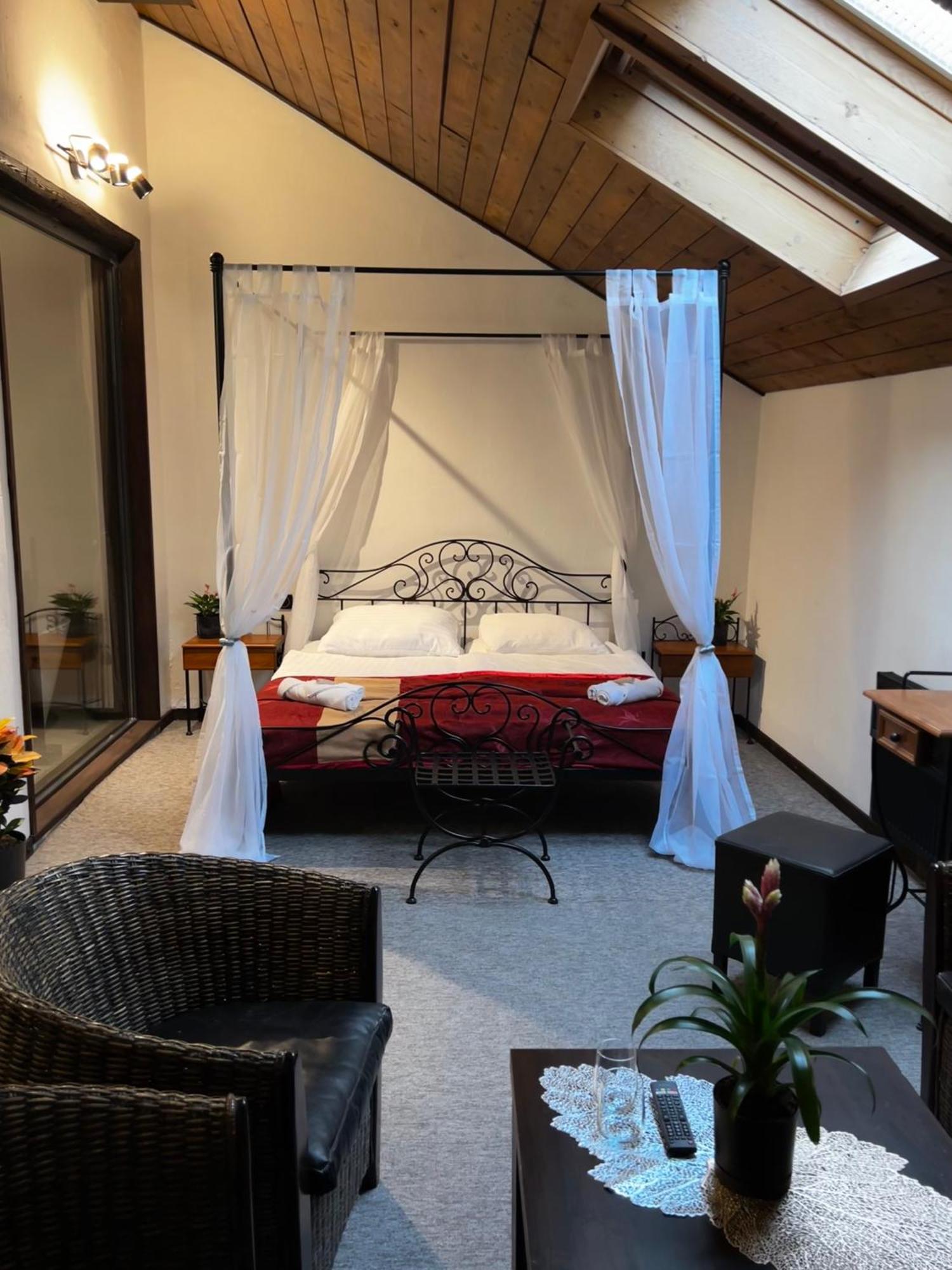 Hotel Plzensky Dvur Frýdek-Místek Kültér fotó