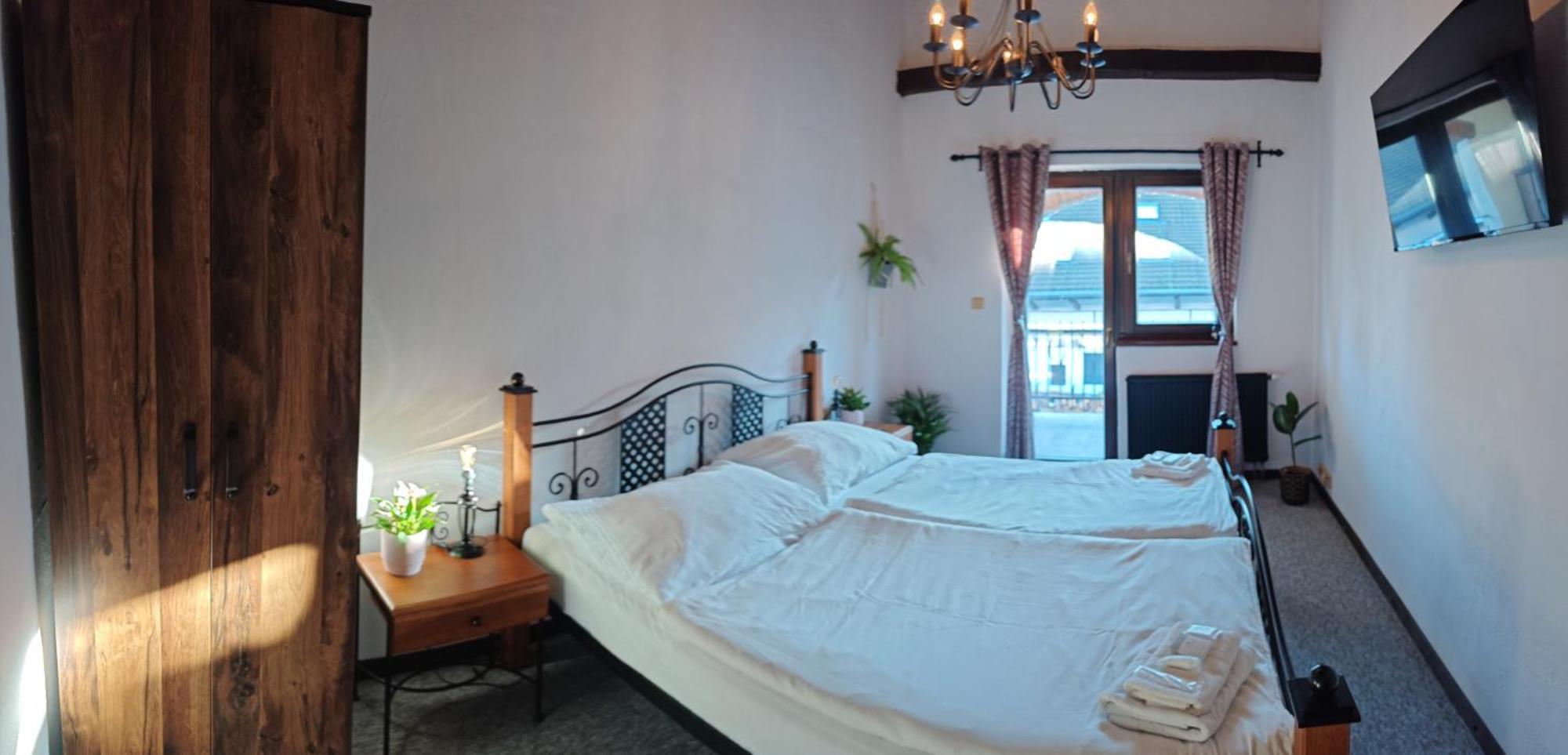 Hotel Plzensky Dvur Frýdek-Místek Kültér fotó